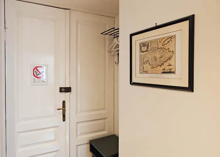 Lägenhet Loft Bed With Free Parking, 2 Bikes! Self Check In, Wi-fi, Ac *